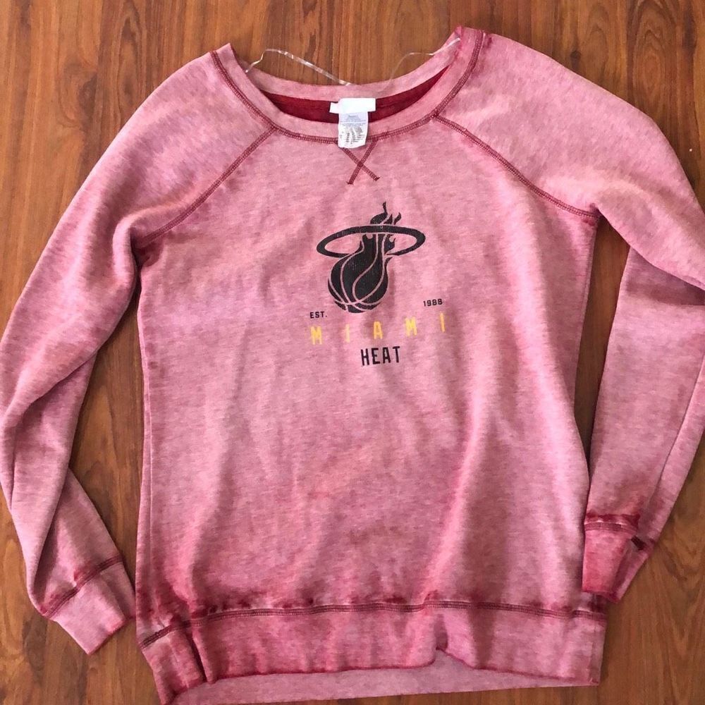 NBA Miami Heat Distressed, washed sweatshirt light red pink M